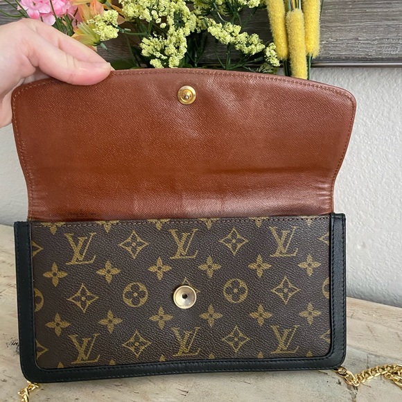 SOLD Auth Louis Vuitton Crossbody - Picture 4 of 12
